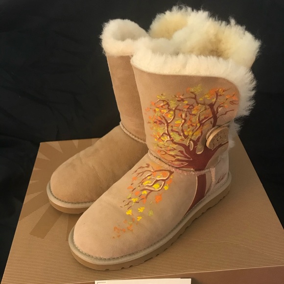 Bailey Button Uggs with UNIQUE hand painted design - Picture 2 of 7